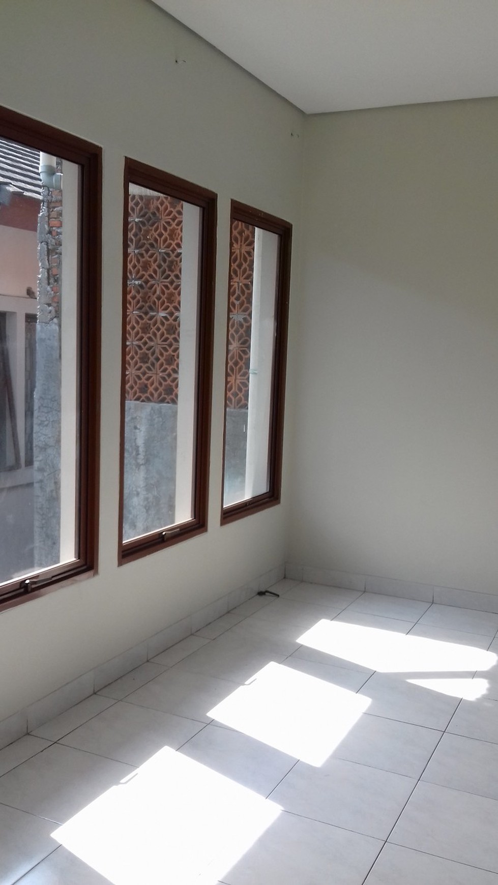Rumah Rapi Siap Huni Di Emerald Town House #EU