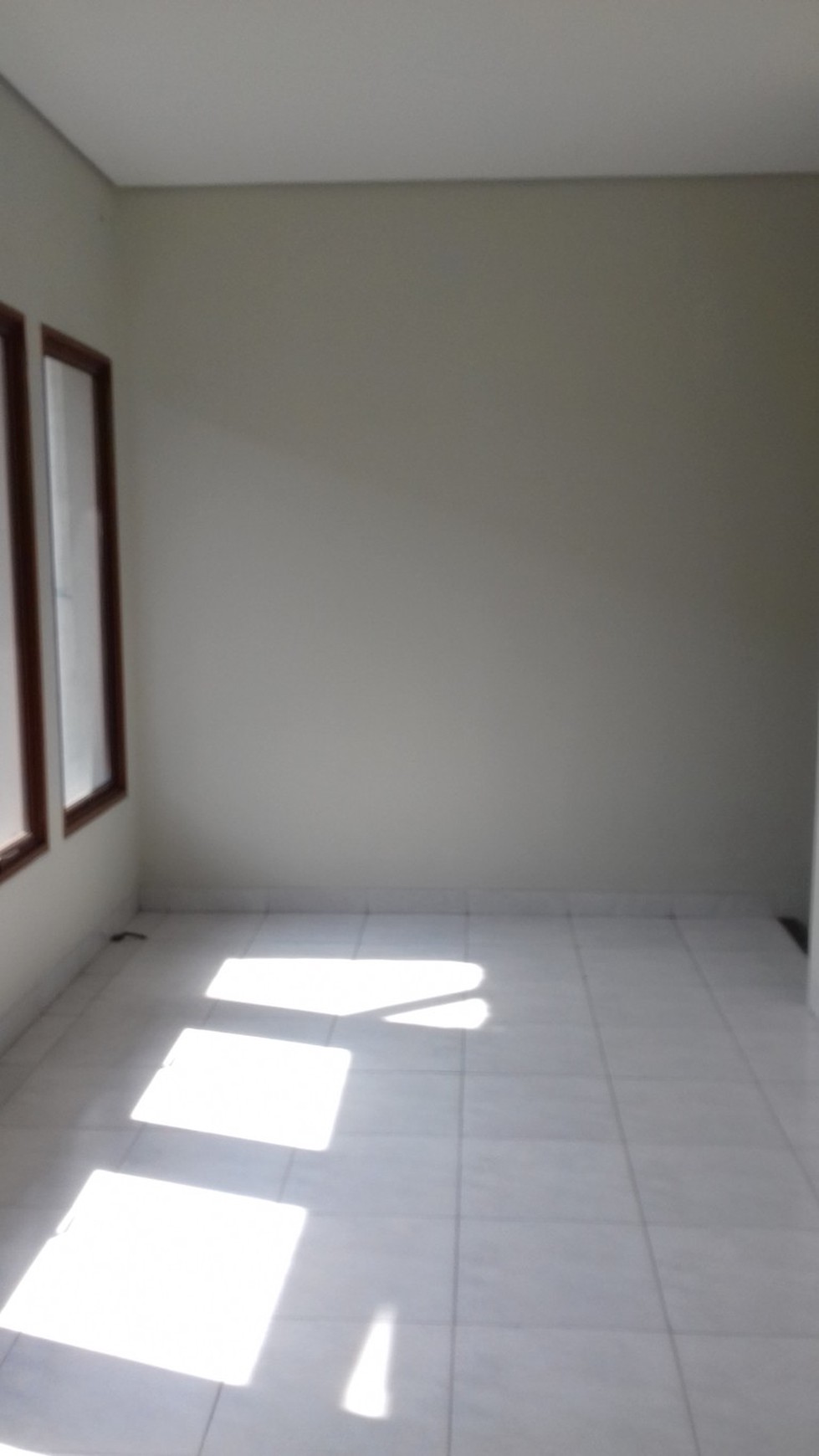 Rumah Rapi Siap Huni Di Emerald Town House #EU