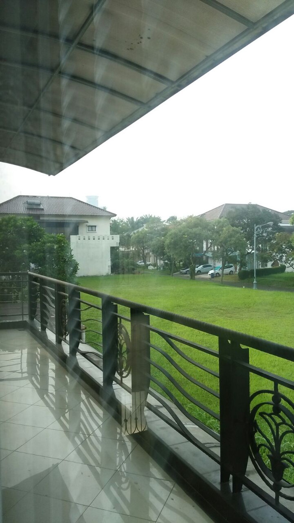 Disewakan Rumah di Taman Beverly Golf - Lippo Karawaci