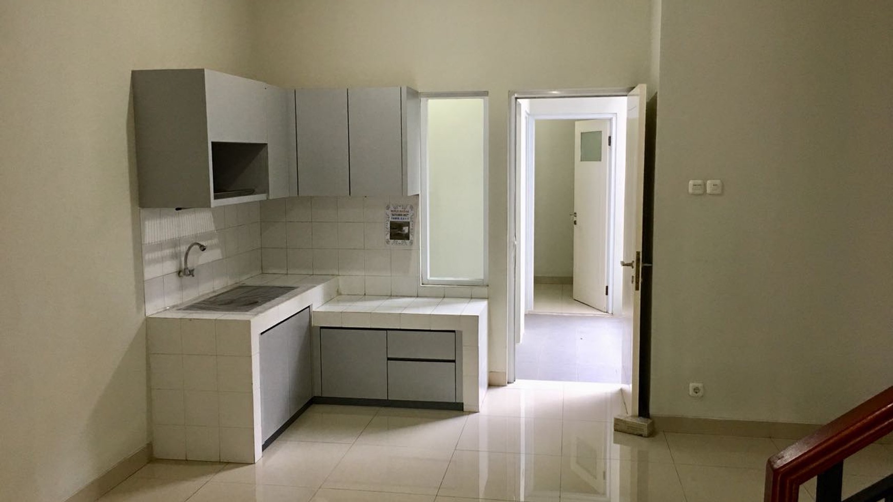 Town House Keren Di Cinere Raya