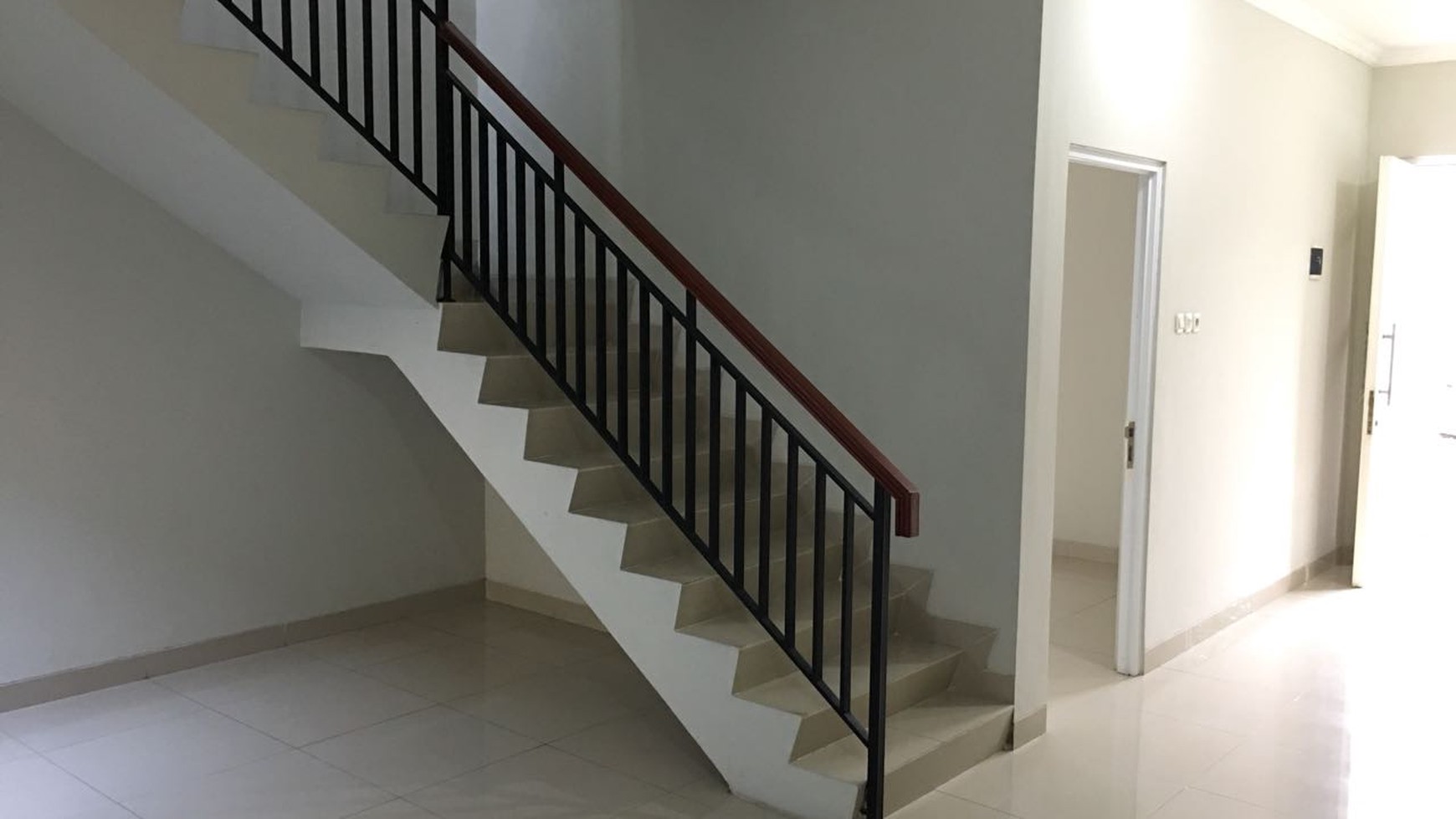 Town House Keren Di Cinere Raya