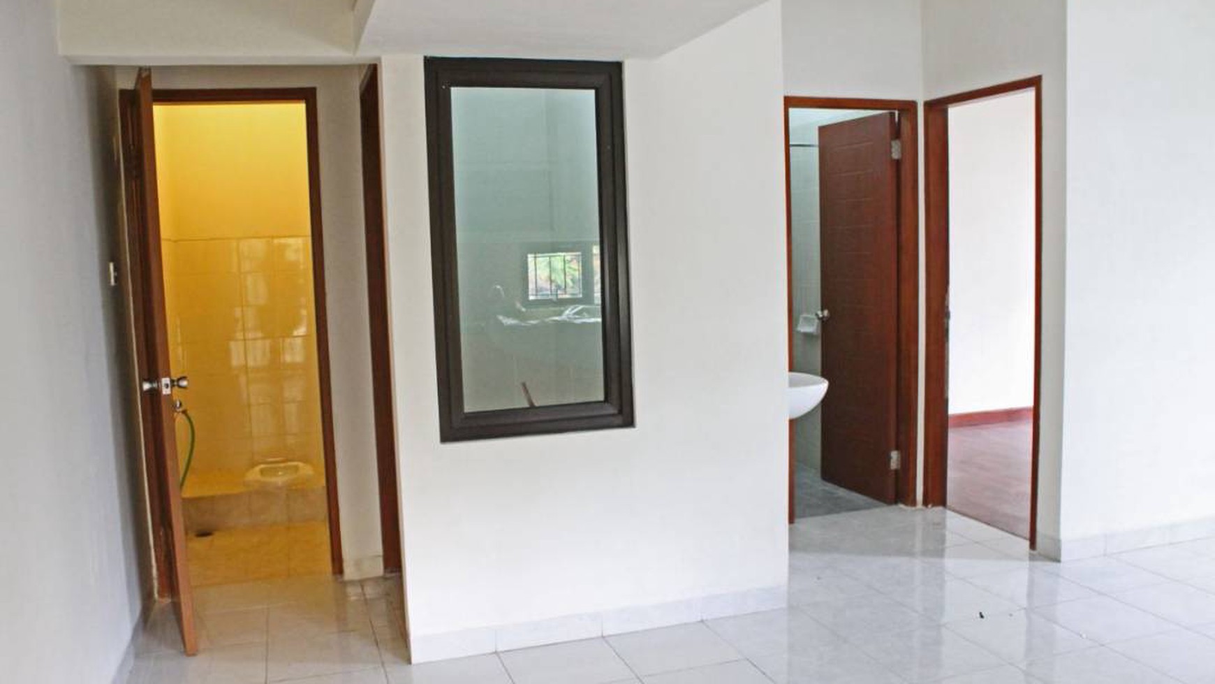 Dijual Rumah Bintaro Posisi Hook di Cluster Emerald Terrace Bintaro Jaya Tangerang