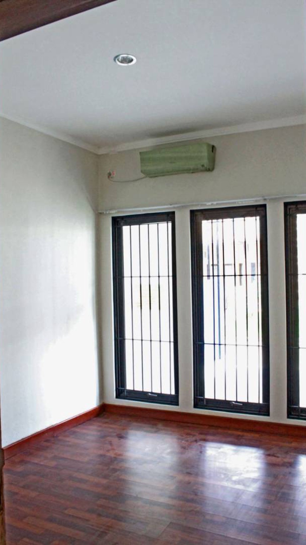 Dijual Rumah Bintaro Posisi Hook di Cluster Emerald Terrace Bintaro Jaya Tangerang
