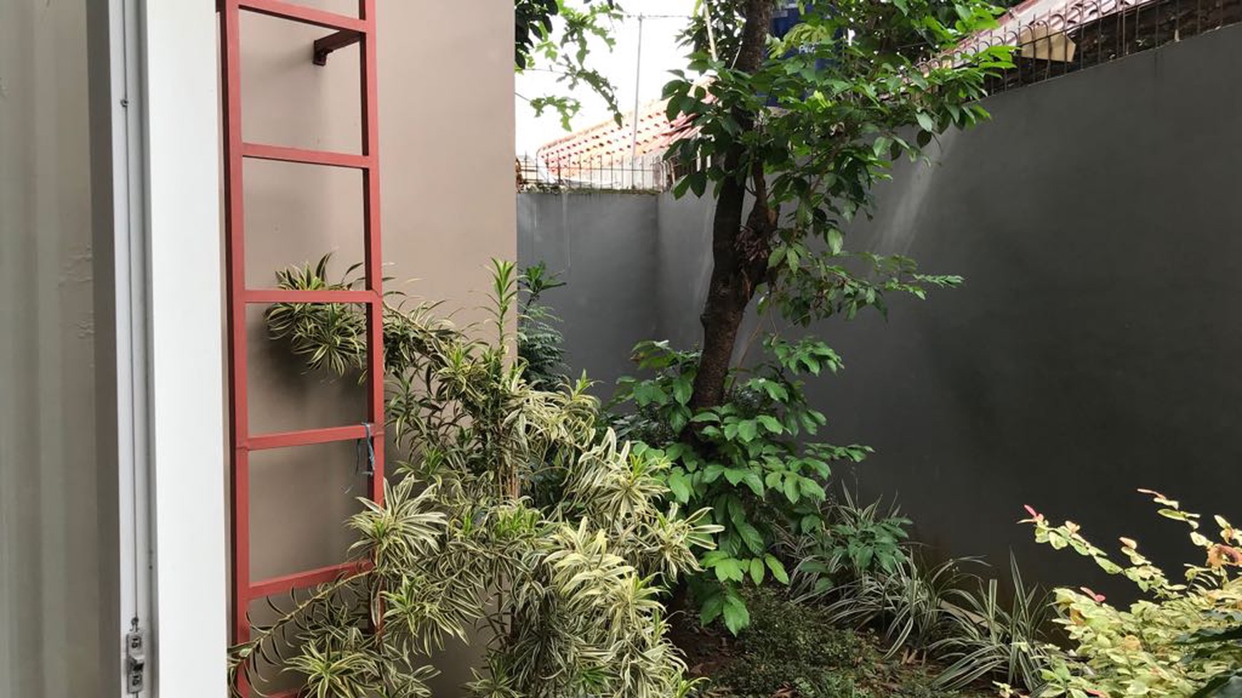 Rumah Nyaman di Cluster Cinere Modern
