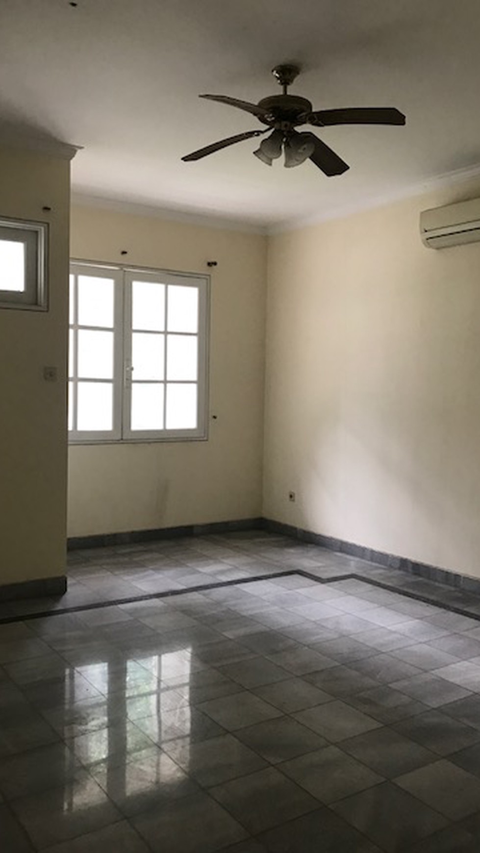 Jual Rumah di Pondok Indah Harga Murah Luas Tanah 1941 meter - Jalan Poncol