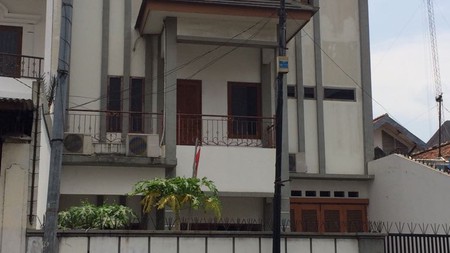 Rumah 3 Lantai di Senen, Jl Kepu Selatan