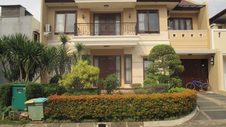 Disewa Rumah bagus, rapih, megah, strategis Tengah Kota, siap huni, Taman Giri Loka BSD City