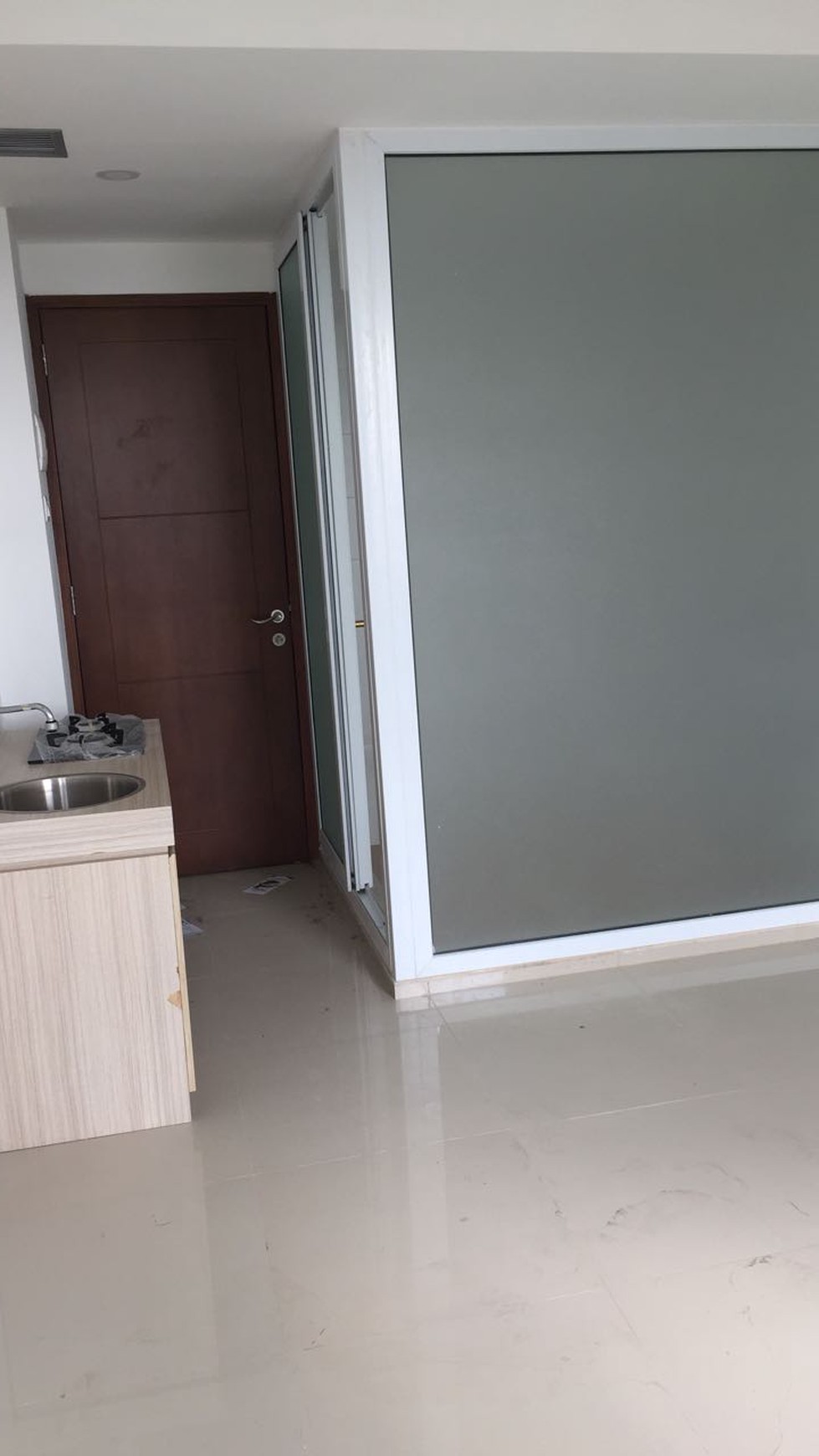 APARTEMEN DENGAN TIPE KAMAR STUDIO DI LOKASI STRATEGIS DI PUSAT KAMPUS DAN BISNIS