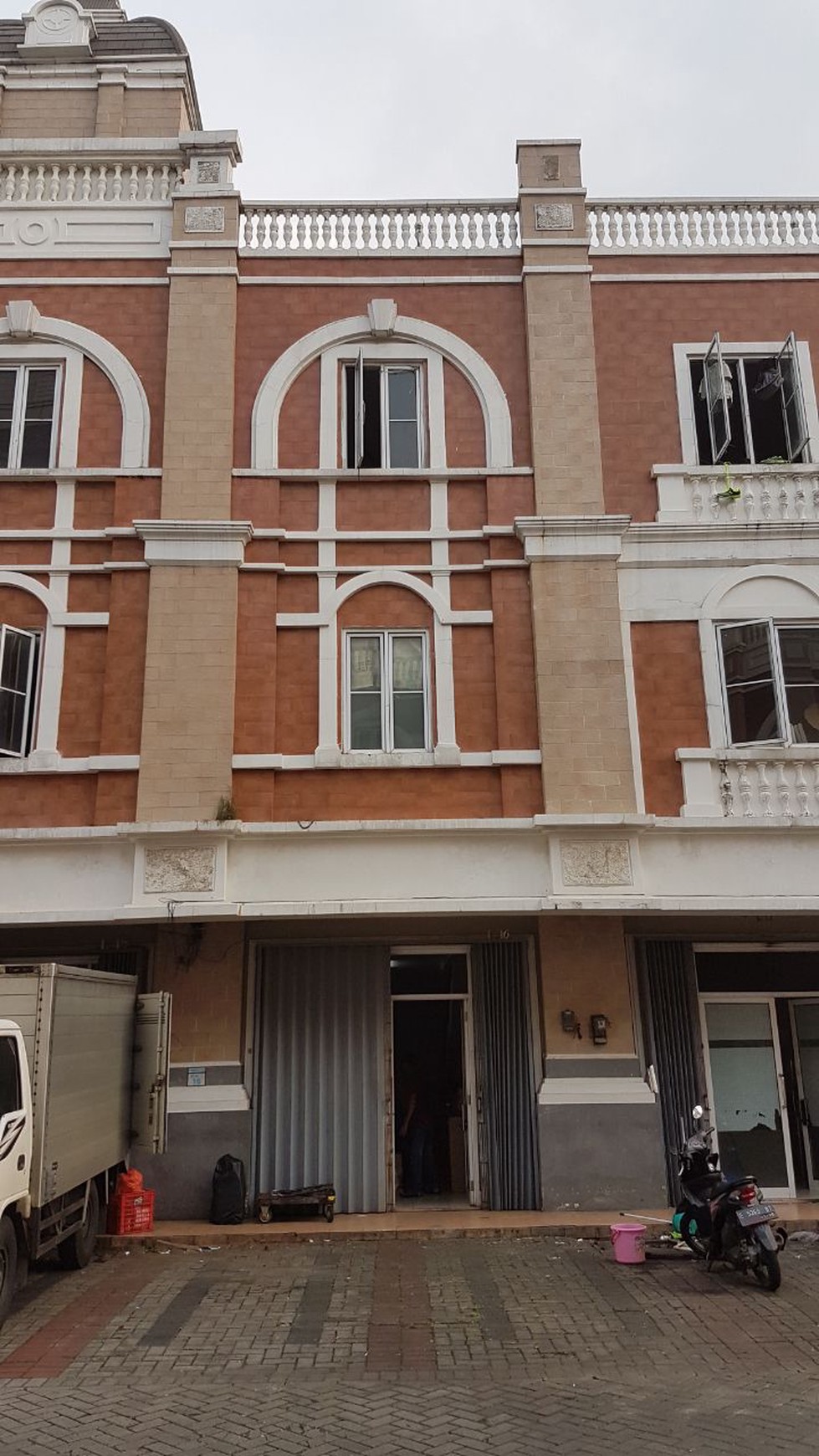 Ruko siap pakai Pasar Paramount