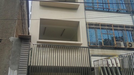 Ruko Baru 4 Lantai, lokasi Ok, Harga nego di Taman Sari Jakarta Barat