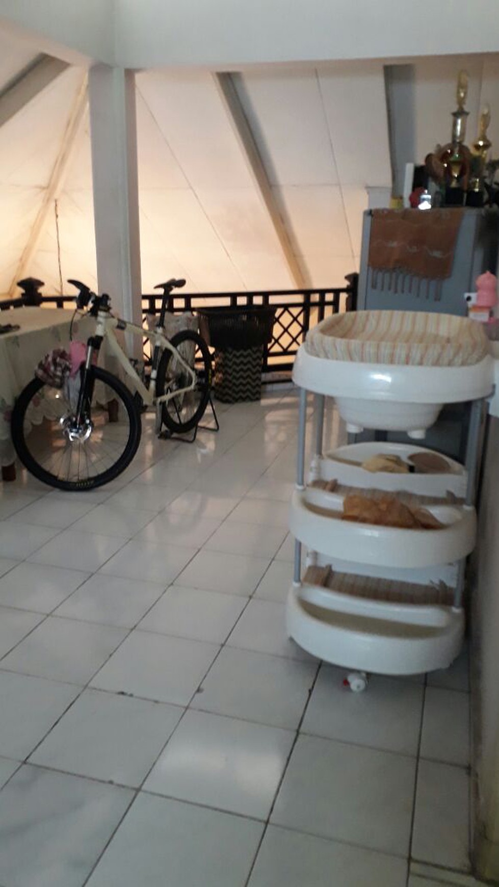 Rumah Siap Huni,pinggir jalan di Bintaro Jaya 2