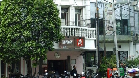 Ruko 3 Lantai  di Menteng, Jl H. Agus Salim - Lokasi Bagus