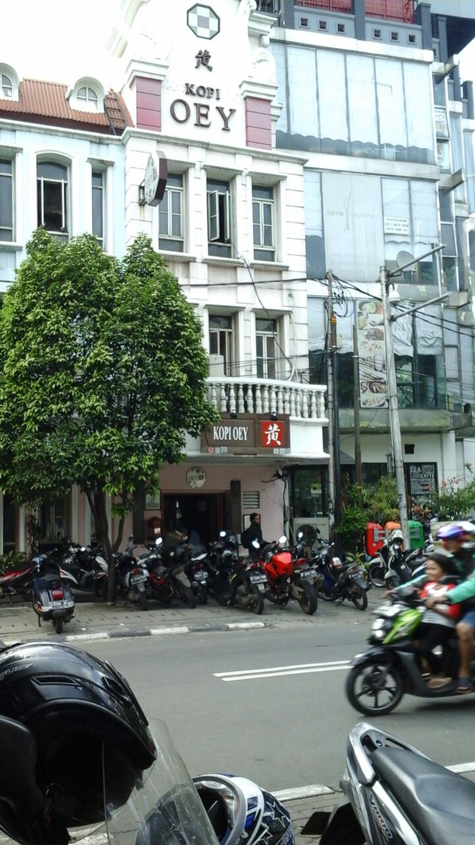 Ruko 3 Lantai  di Menteng, Jl H. Agus Salim - Lokasi Bagus