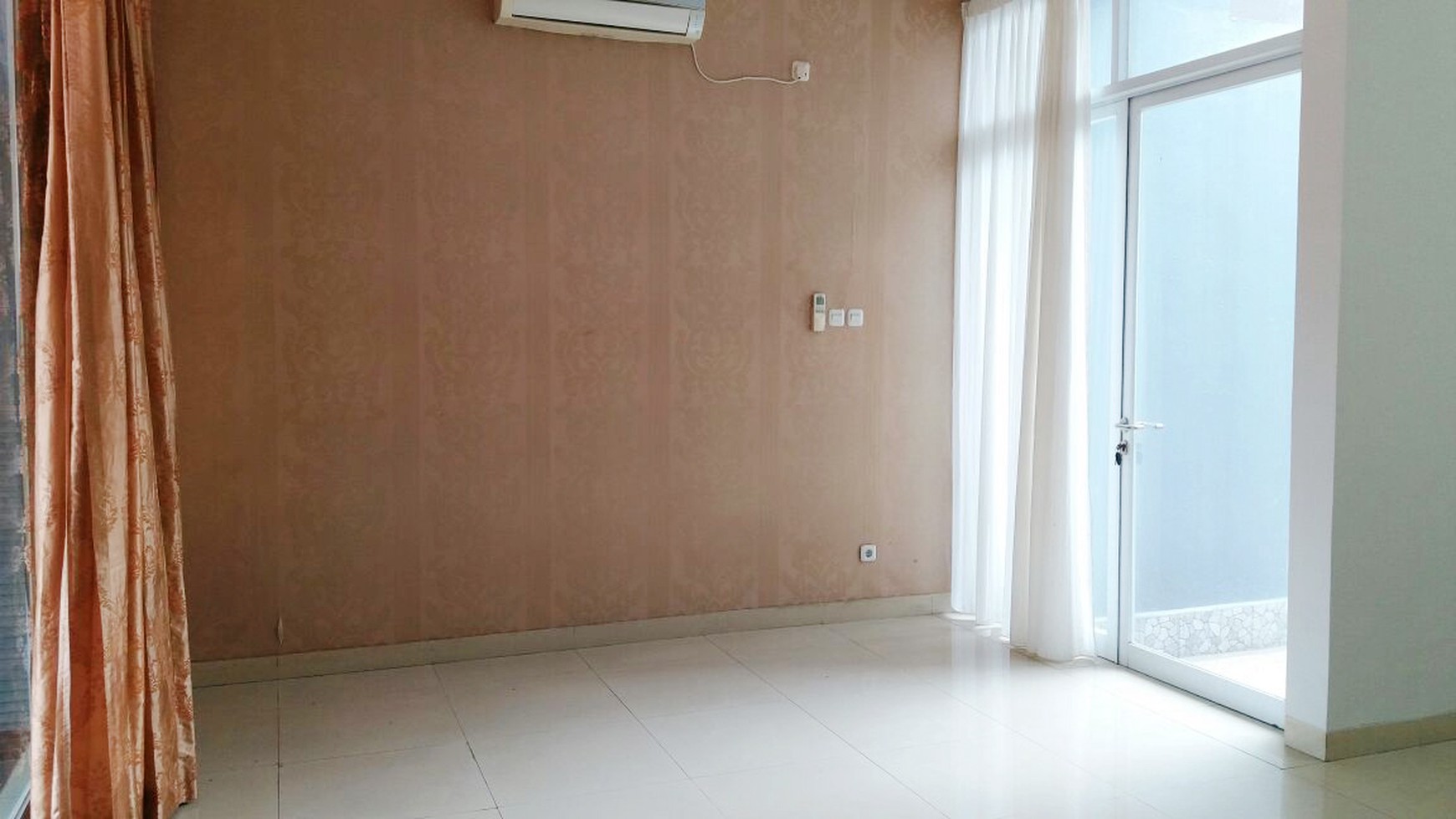 Disewakan Rumah lokasi sangat strategis, nyaman, aman dan siap huni @Kebayoran View, Bintaro