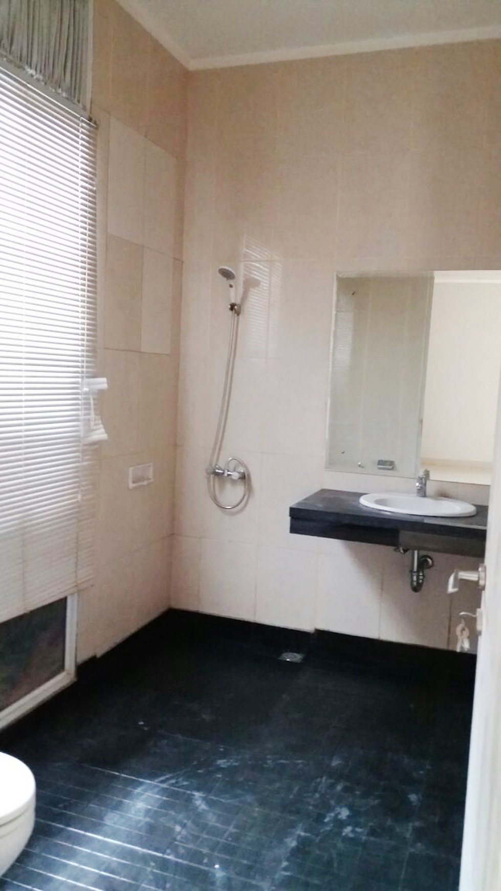 Disewakan Rumah lokasi sangat strategis, nyaman, aman dan siap huni @Kebayoran View, Bintaro