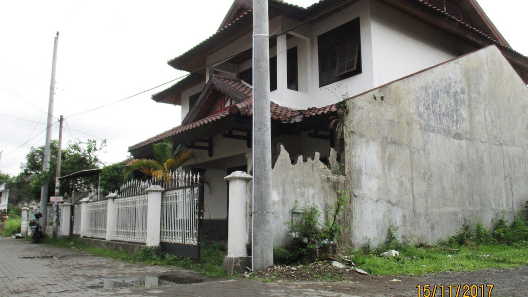 RUMAH DILINGKUNGAN UGM, POGUNG BARU, MLATI, SLEMAN