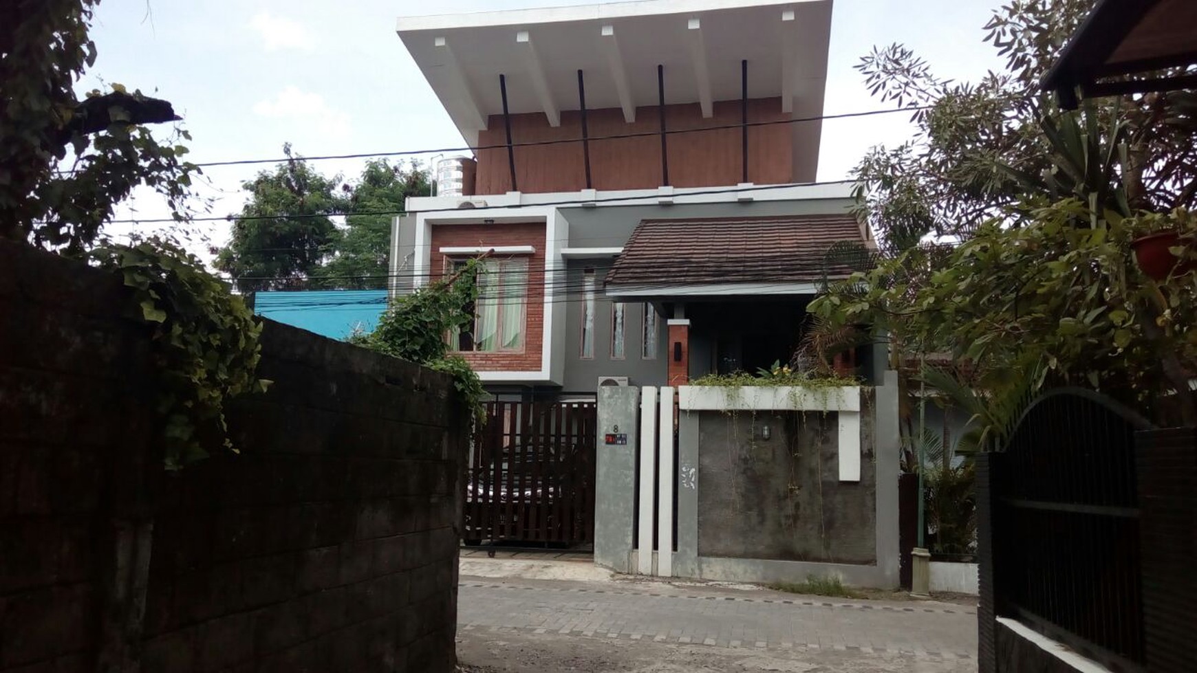 HUNIAN ETNIK+FURNITURE  DISEWAKAN, DENGAN PEMANDANGAN EMBUNG TAMBAK BOYO