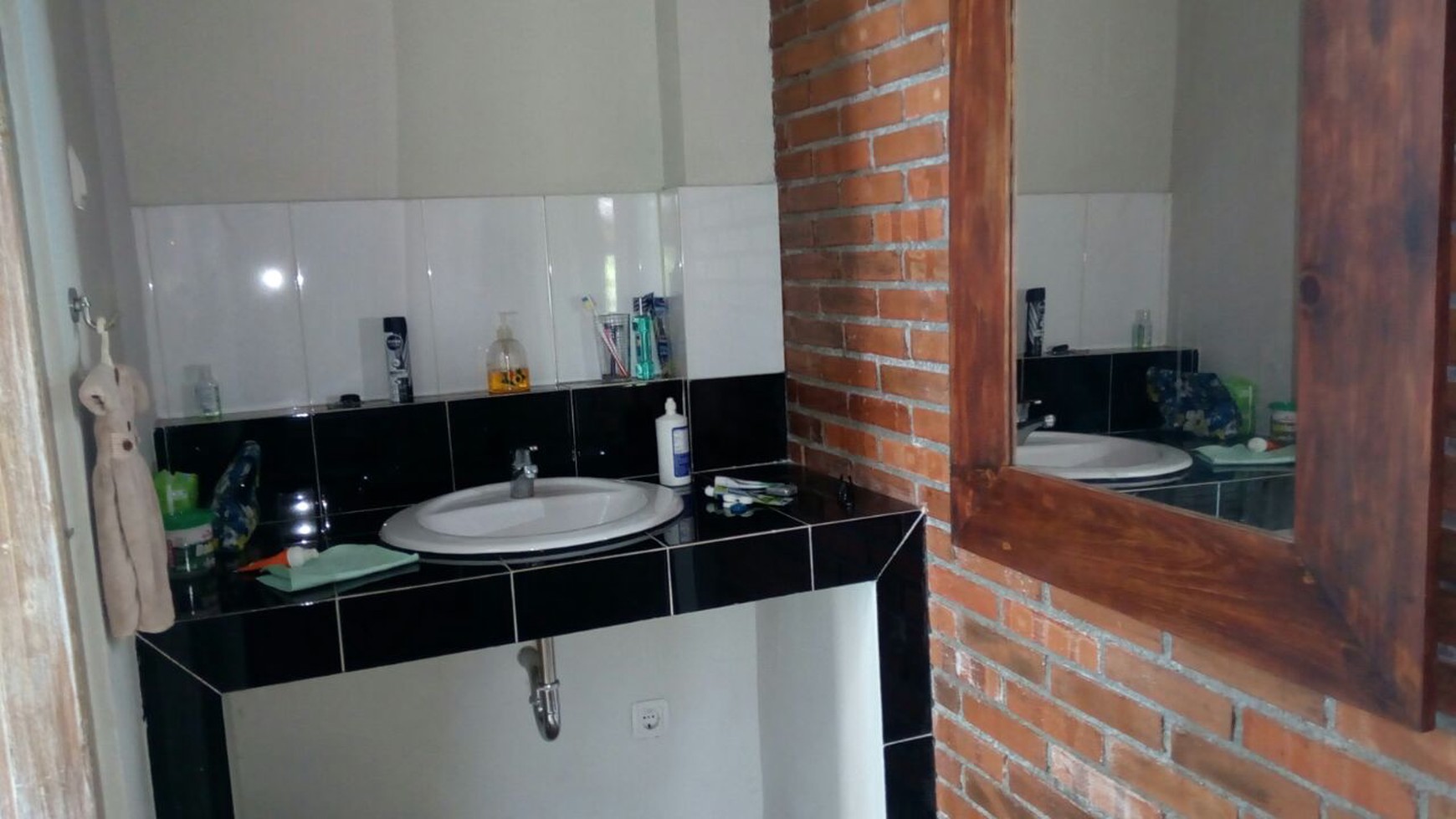 HUNIAN ETNIK+FURNITURE  DISEWAKAN, DENGAN PEMANDANGAN EMBUNG TAMBAK BOYO