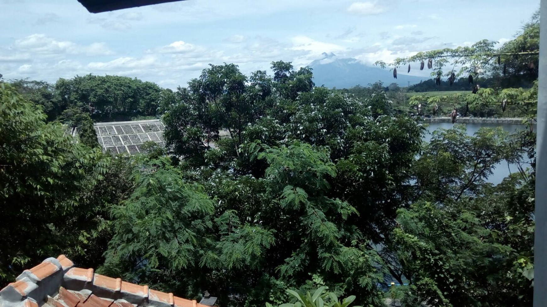 HUNIAN ETNIK+FURNITURE  DISEWAKAN, DENGAN PEMANDANGAN EMBUNG TAMBAK BOYO