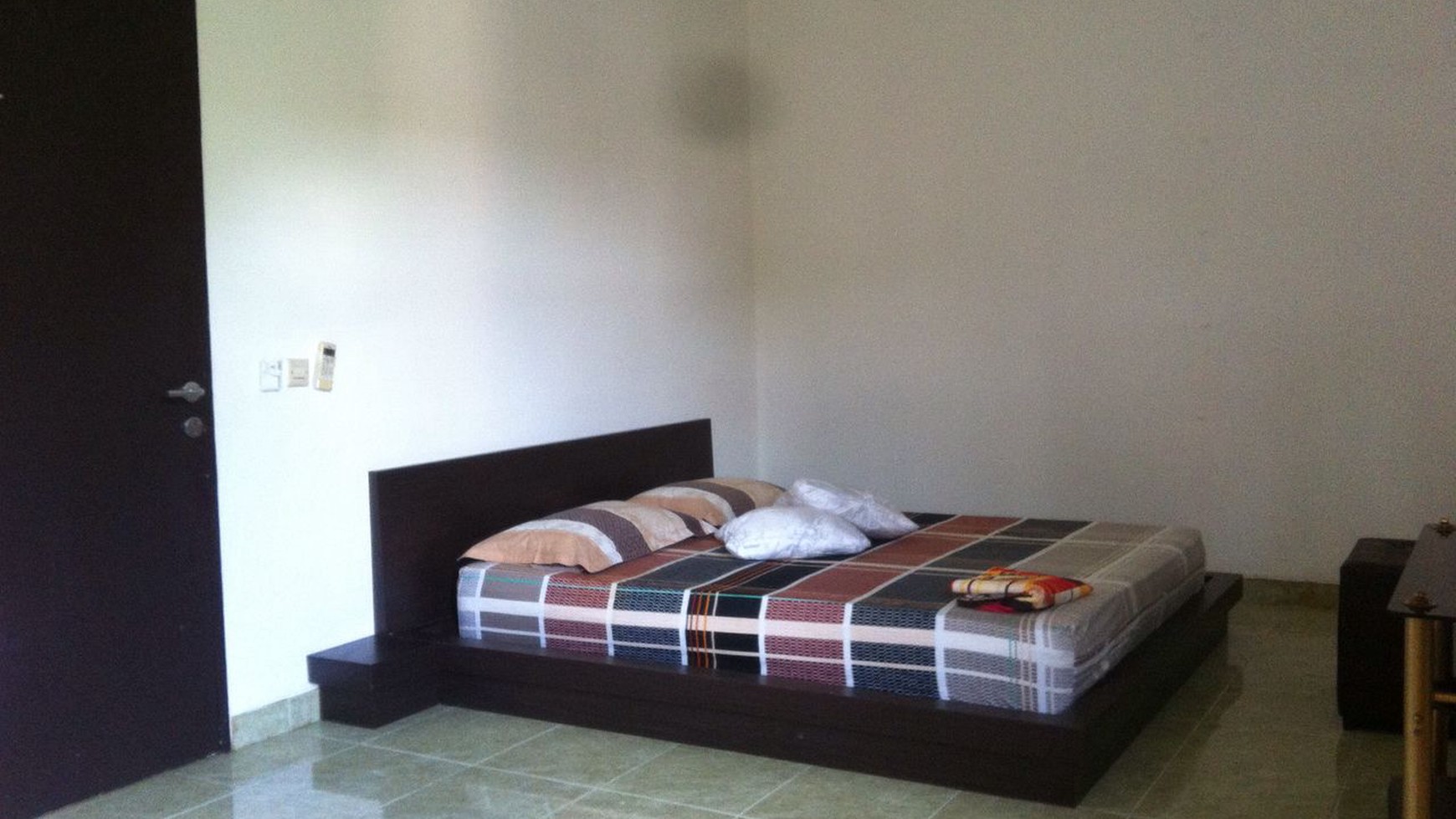 Disewakan Townhouse di Taman Elok Lantai 2&3 - Lippo Karawaci