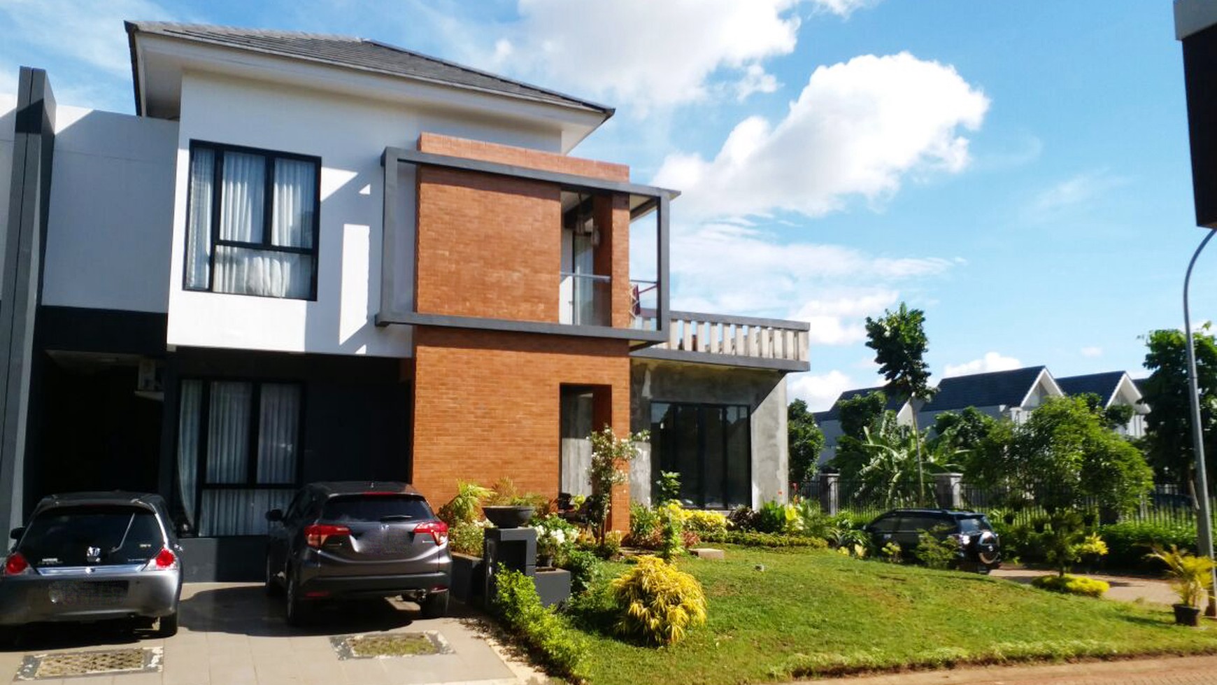 Dijual Rumah Siap Huni, Lokasi Strategis, dan Asri Di Discovery Flamine, Bintaro sektor 9