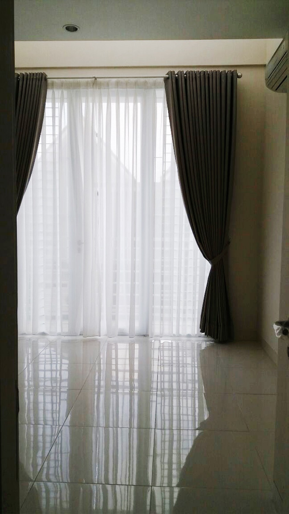 Rumah Disewakan Siap Huni, Lokasi Strategis, dan Asri Di Discovery Eola, Bintaro sektor 9
