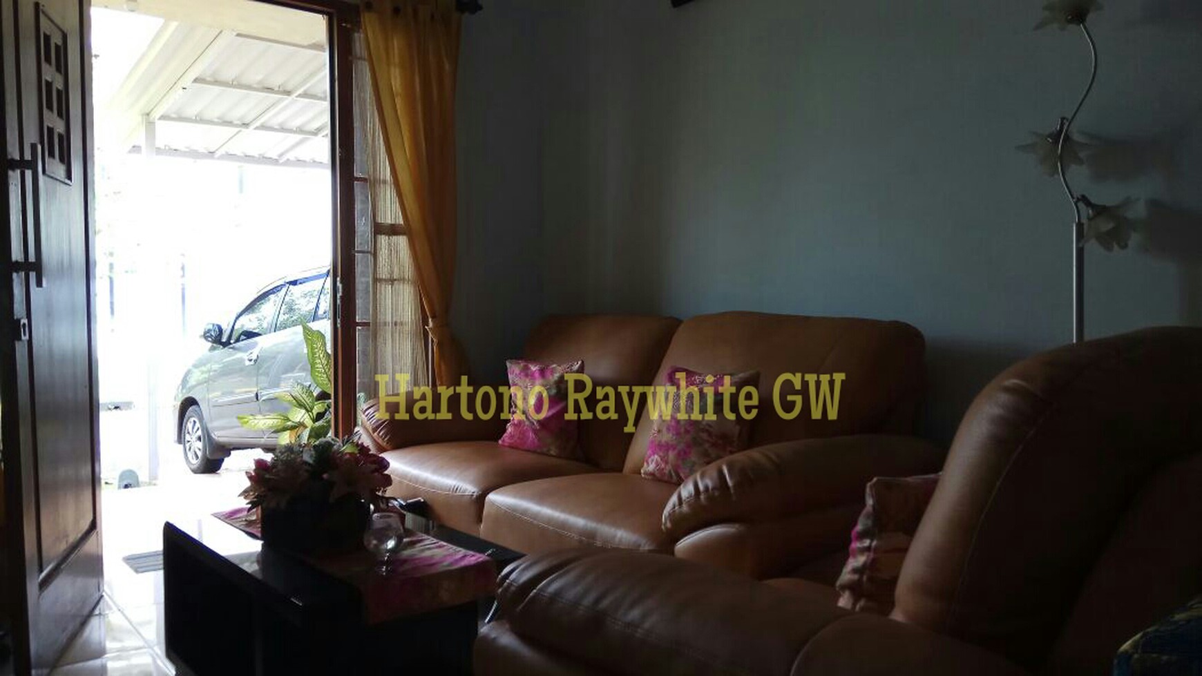 Dijual cepat rumah 2lantai, bangunan luas, lokasi bagus dan sangat siap huni.