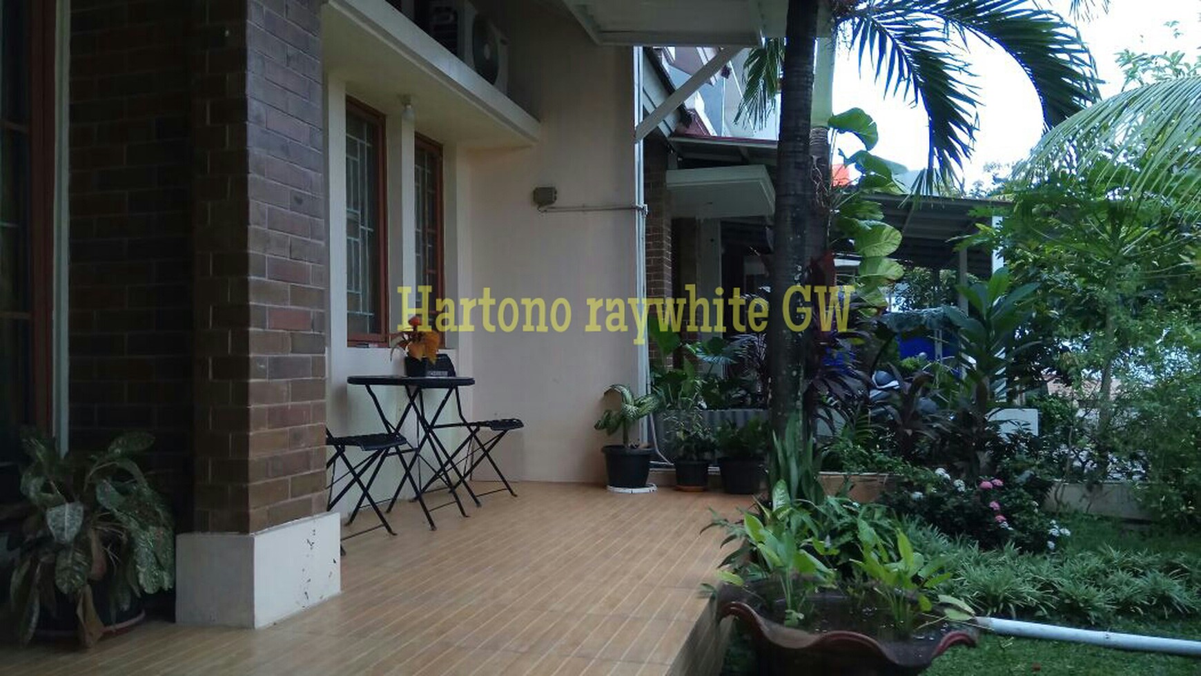 Dijual cepat rumah 2lantai, bangunan luas, lokasi bagus dan sangat siap huni.
