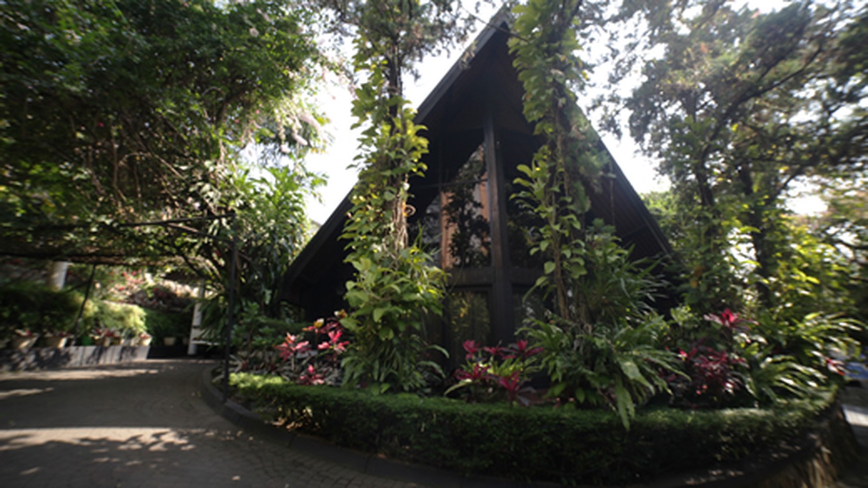 Villa full furnished , dekat kampus UNPAR