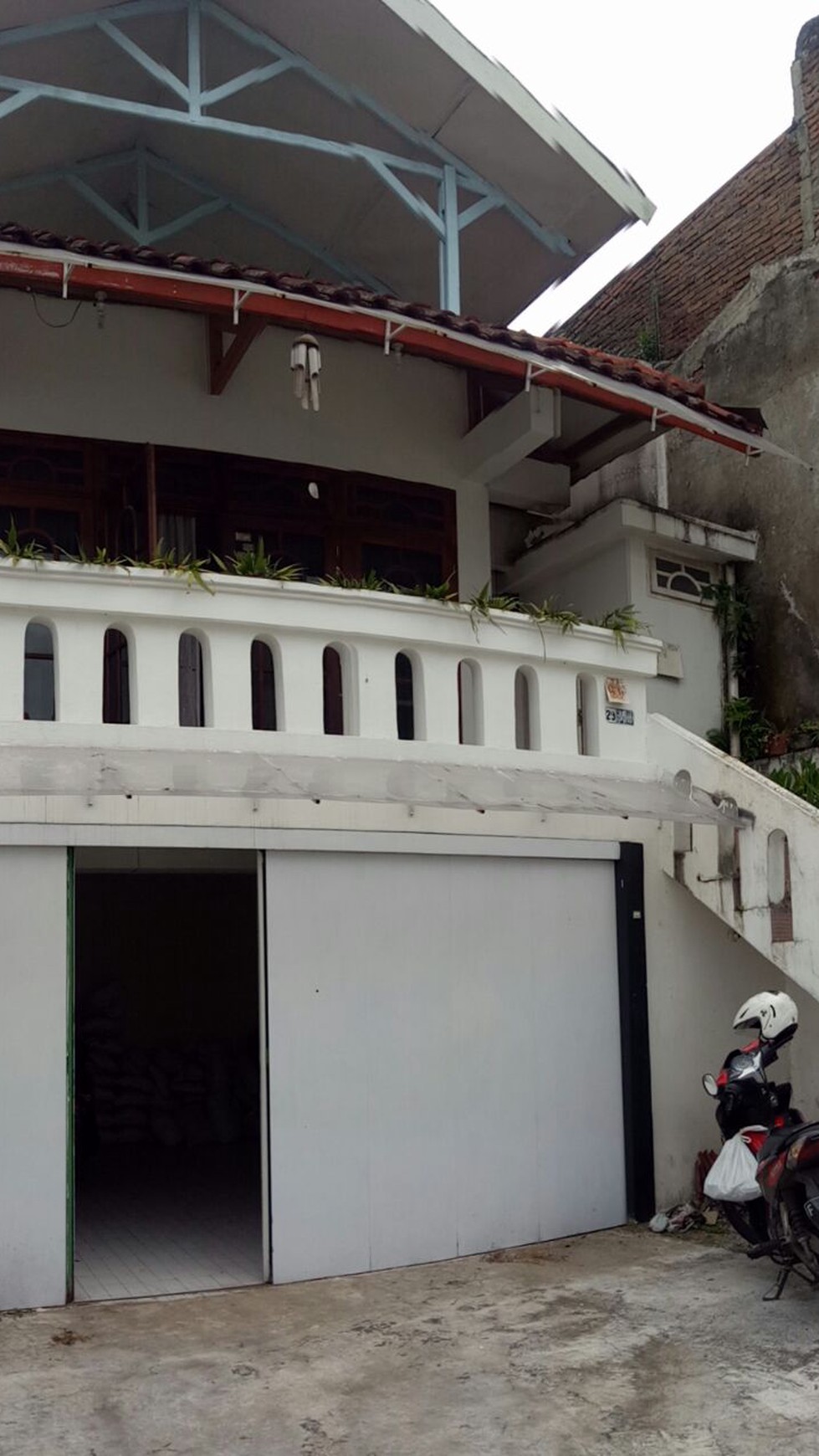 Rumah Tua Terawat Sayap Sarijadi Bandung