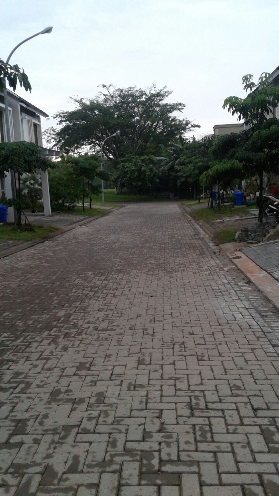 Rumah siap huni lokasi strategis di The Green