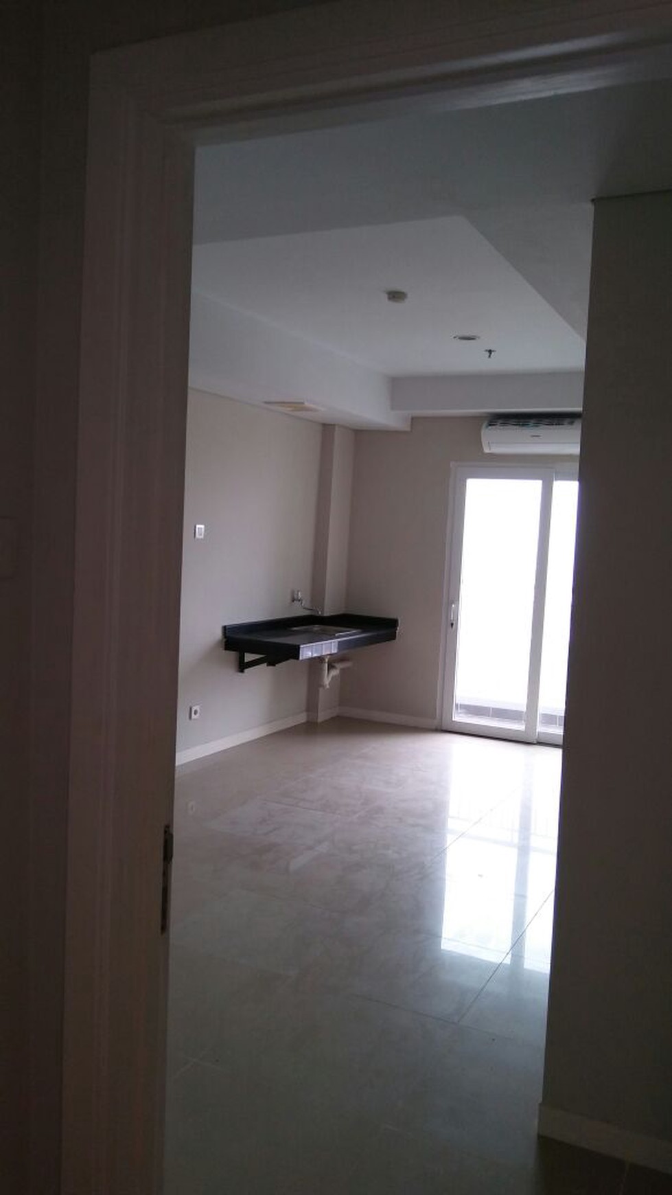 For Rent New Unfurnished 2 BR  unit di Metro Park Residence - Manhattan -Jakarta Barat
