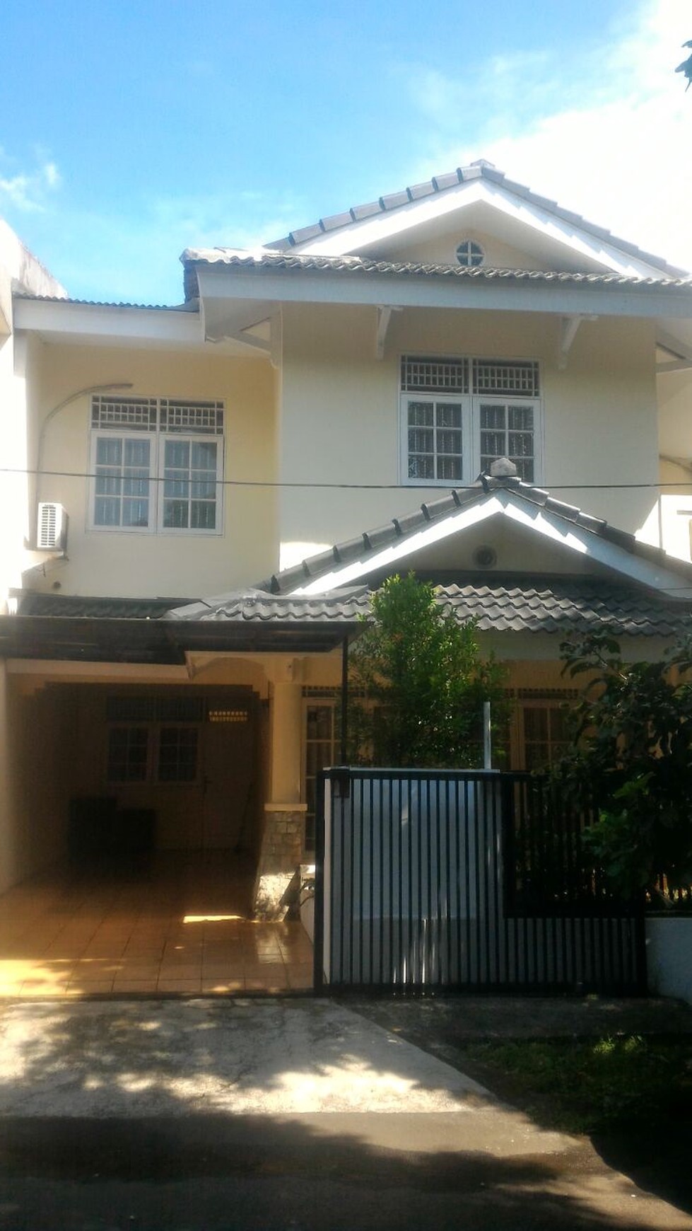 Rumah siap huni,bagus sekali,jalan lebar di Bintaro Jaya 9