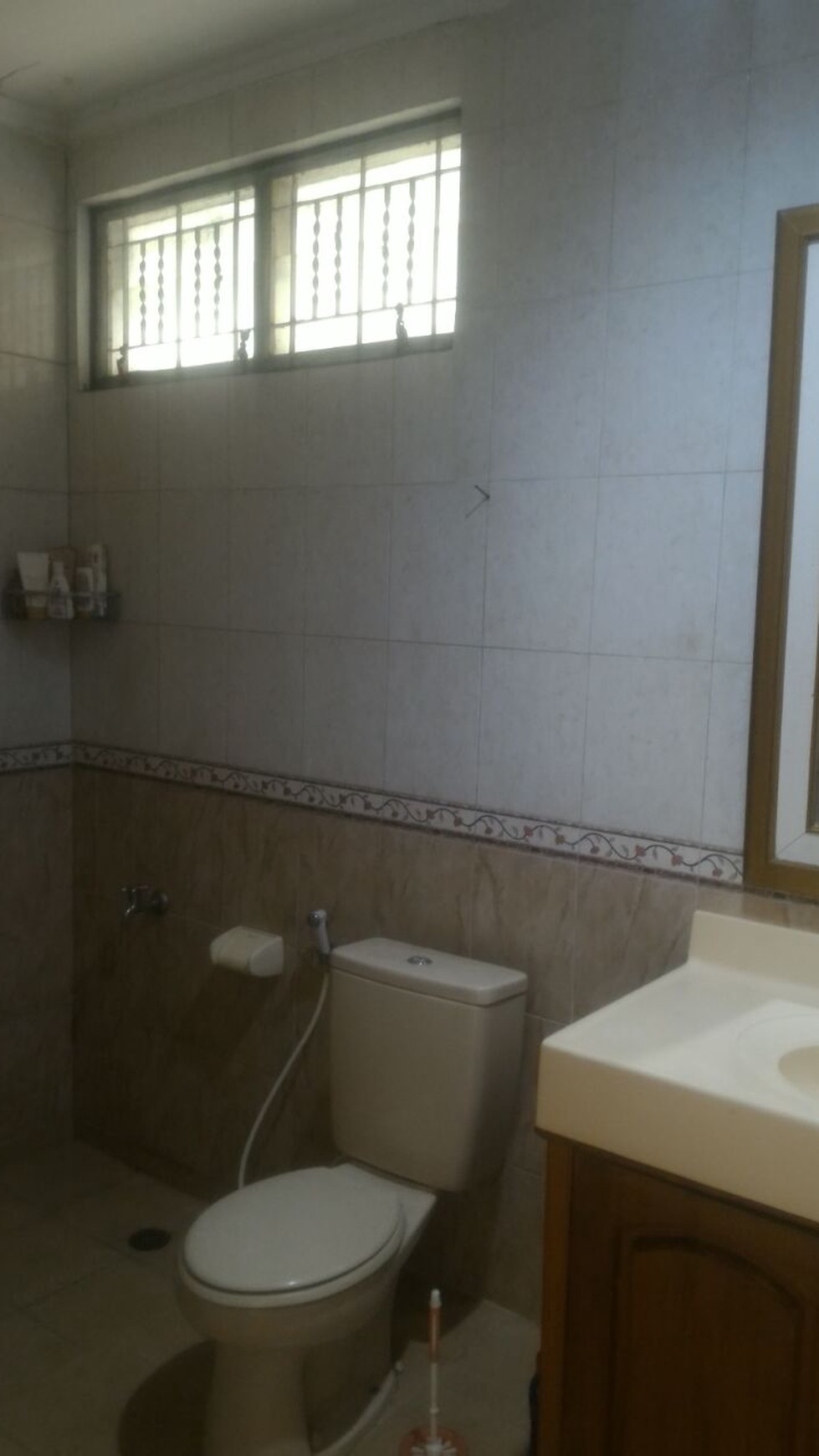 Rumah siap huni,bagus sekali,jalan lebar di Bintaro Jaya 9