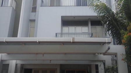 Hunian Minimalis dan Asri di cluster Gading 8 Di Kelapa Gading