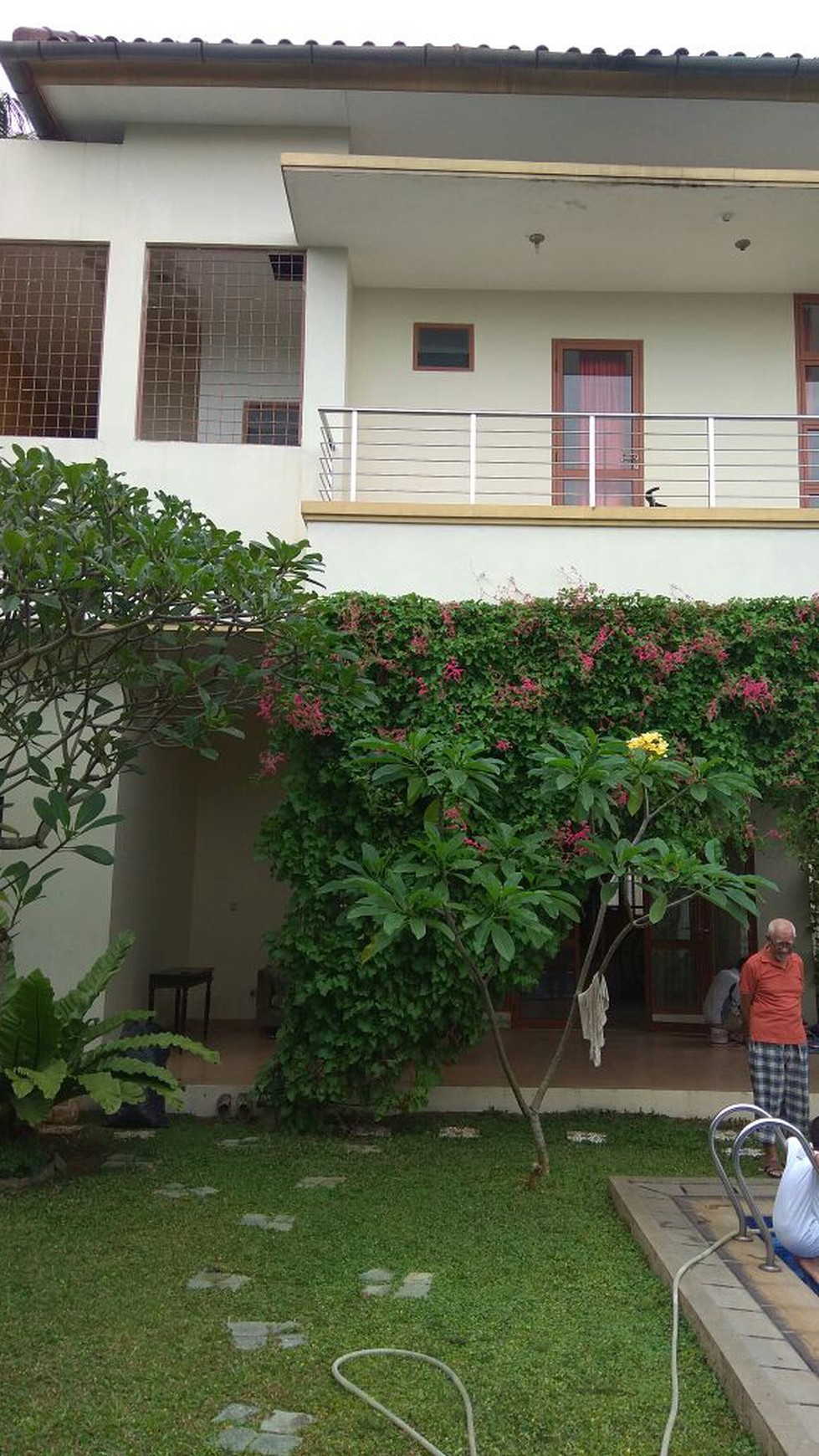 Rumah dengan dengan Halaman yang Luas di Jagakarsa