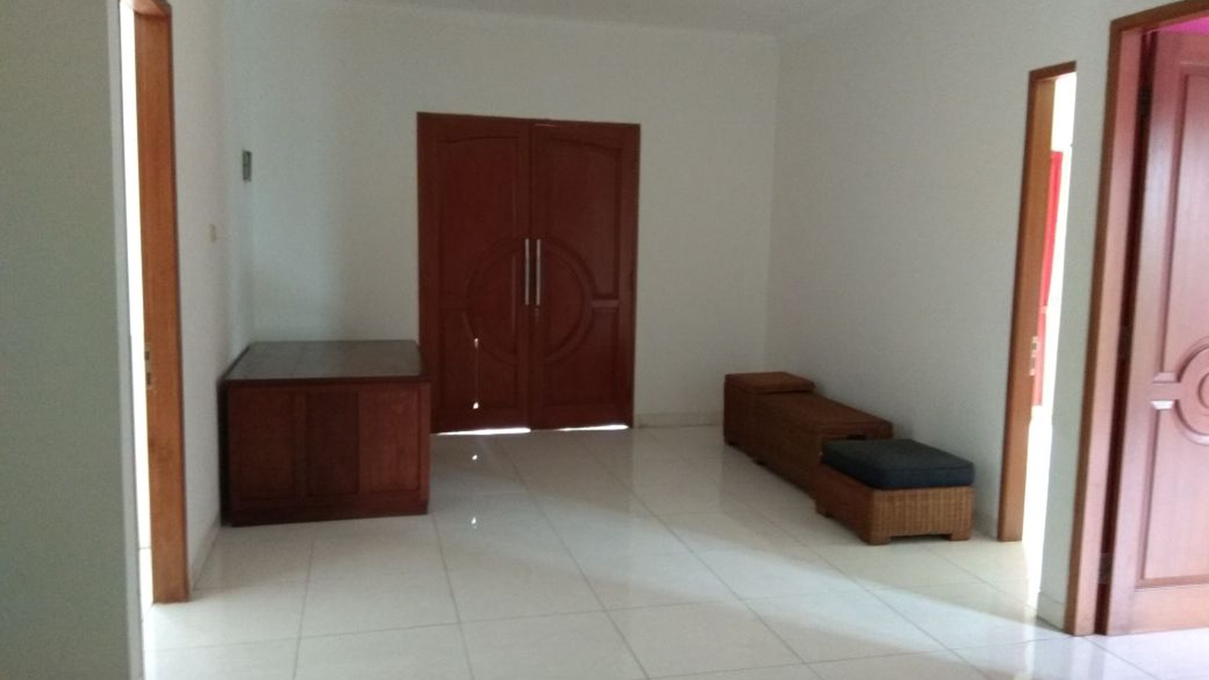 Rumah dengan dengan Halaman yang Luas di Jagakarsa