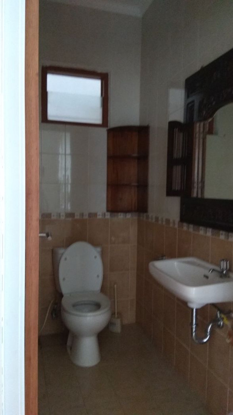 Rumah dengan dengan Halaman yang Luas di Jagakarsa