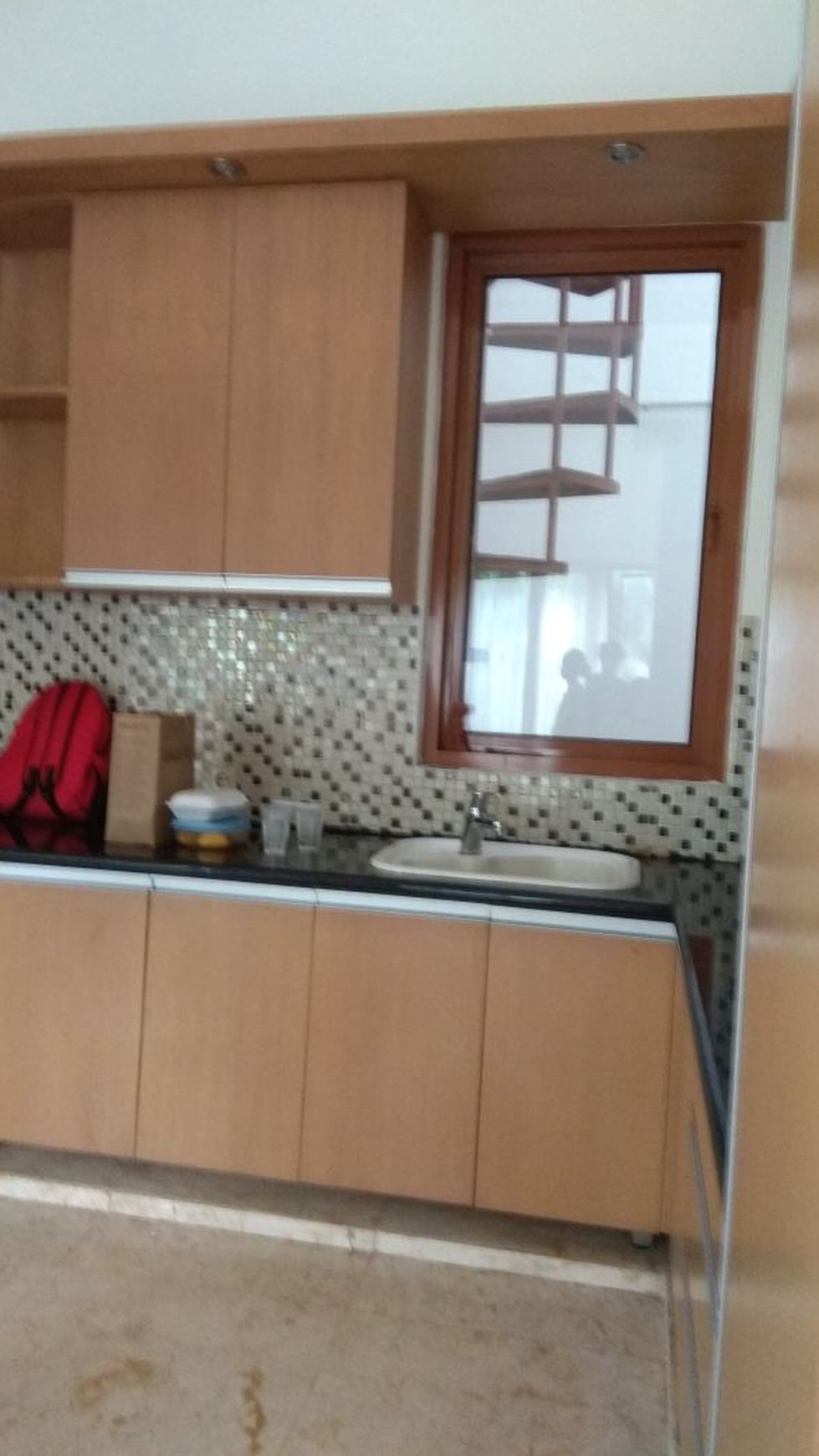 Rumah dengan dengan Halaman yang Luas di Jagakarsa