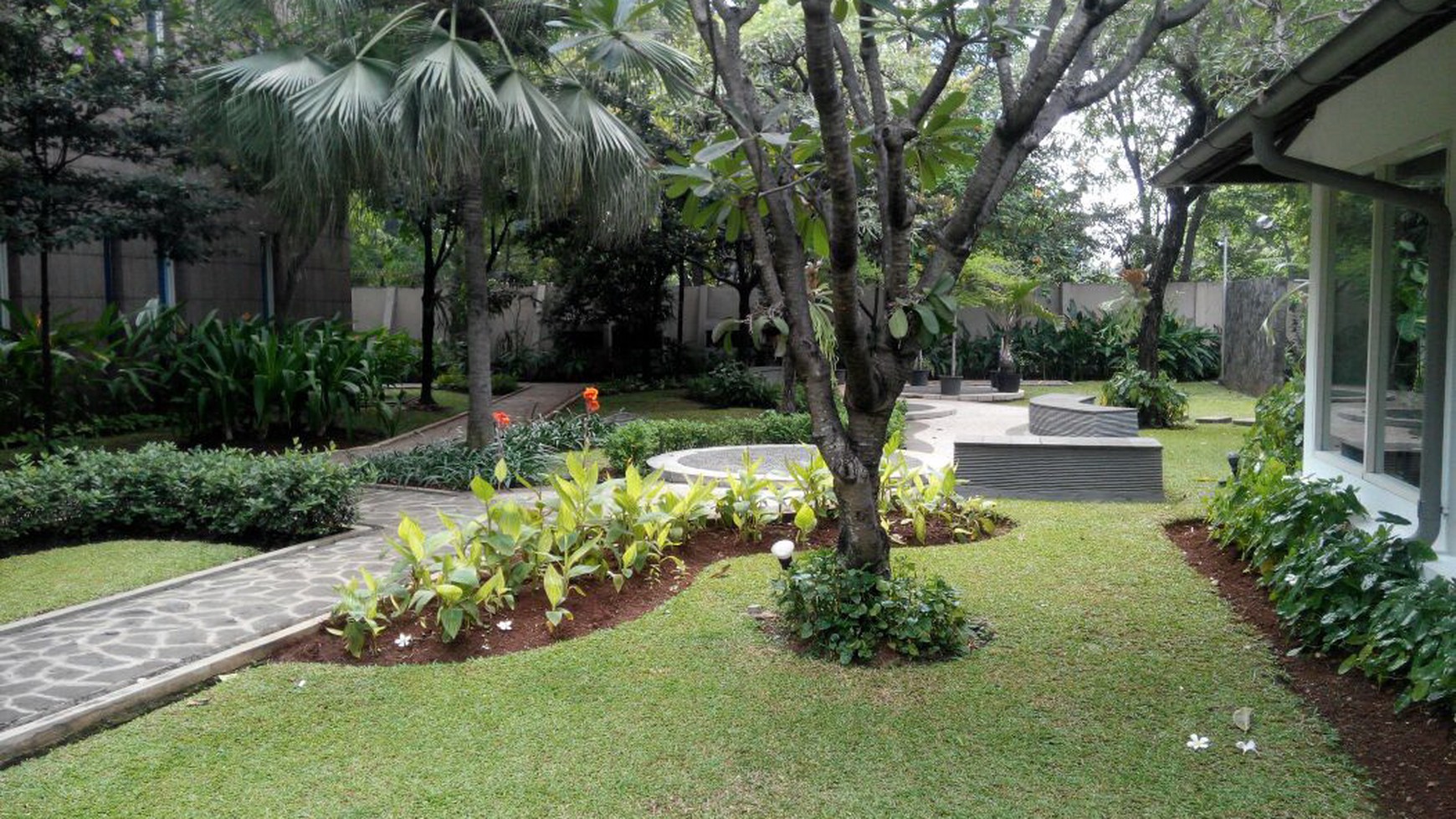 VERY INTERESTING PRICE !!! ... VERY STRATEGIC LOCATION, VERY EXCLUSIVE & VERY PRIVATE IN THE HEART OF SUDIRMAN... !!!