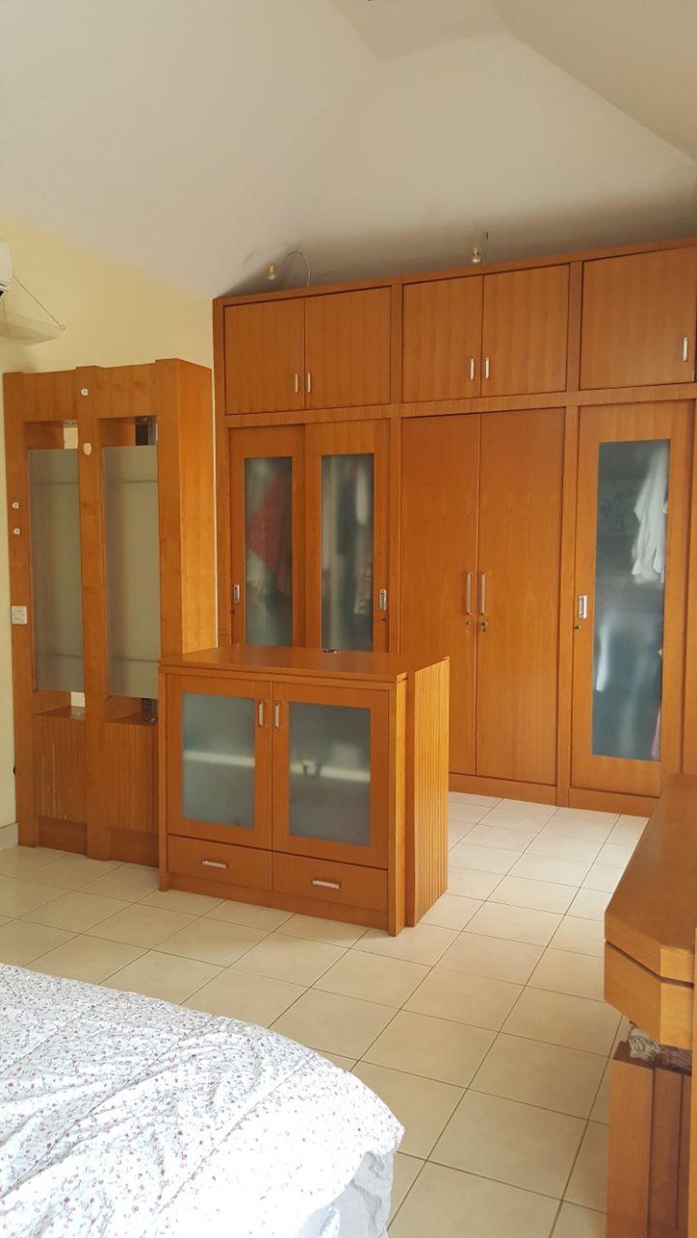 Dijual Townhouse di Taman Paris Lantai 2&3 - Lippo Karawaci