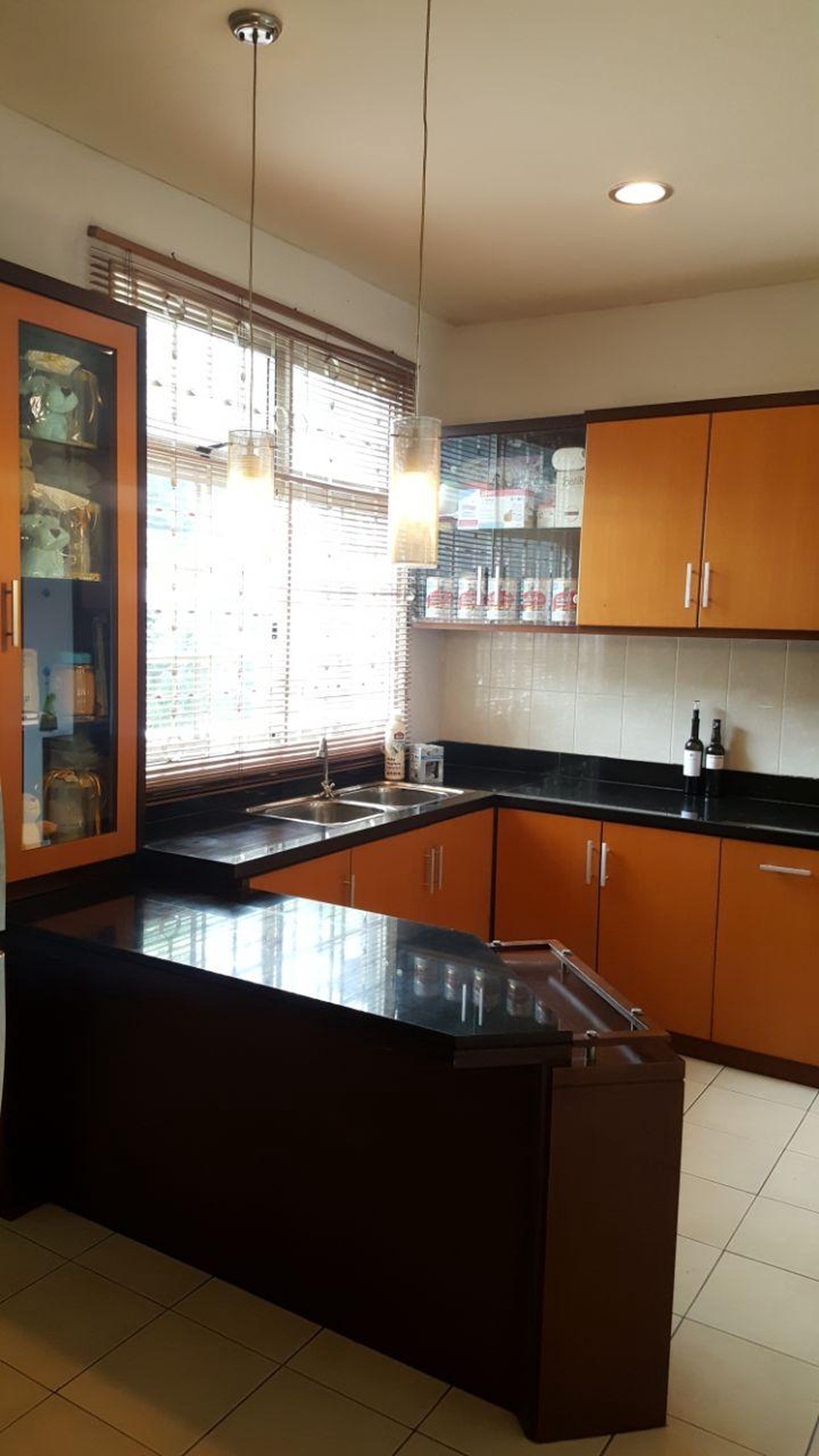 Dijual Townhouse di Taman Paris Lantai 2&3 - Lippo Karawaci