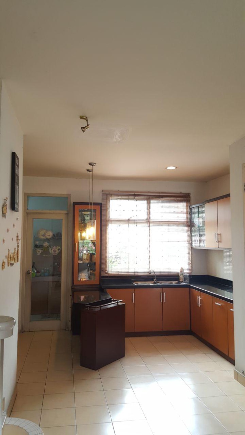 Dijual Townhouse di Taman Paris Lantai 2&3 - Lippo Karawaci