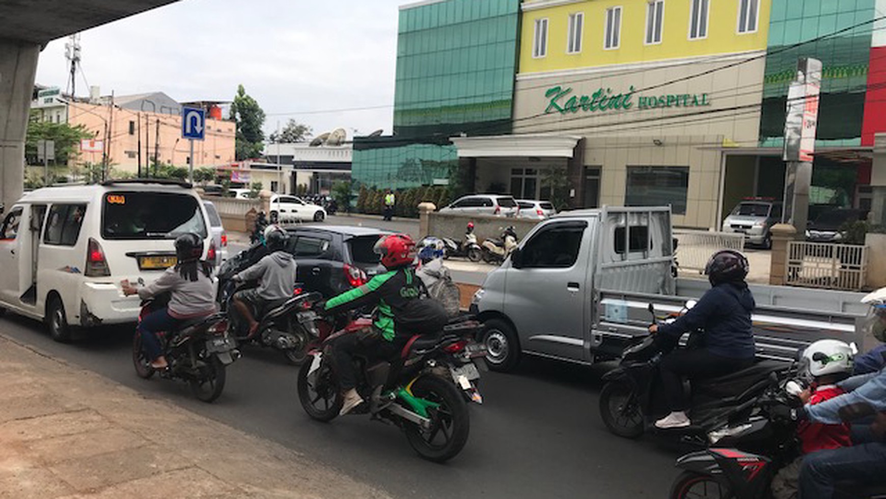 Rumah Tuia di Ciledug Raya dekat Pakubuwono Terrace akses Bagus