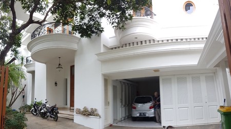 Rumah disewakan di Kemang Dalam