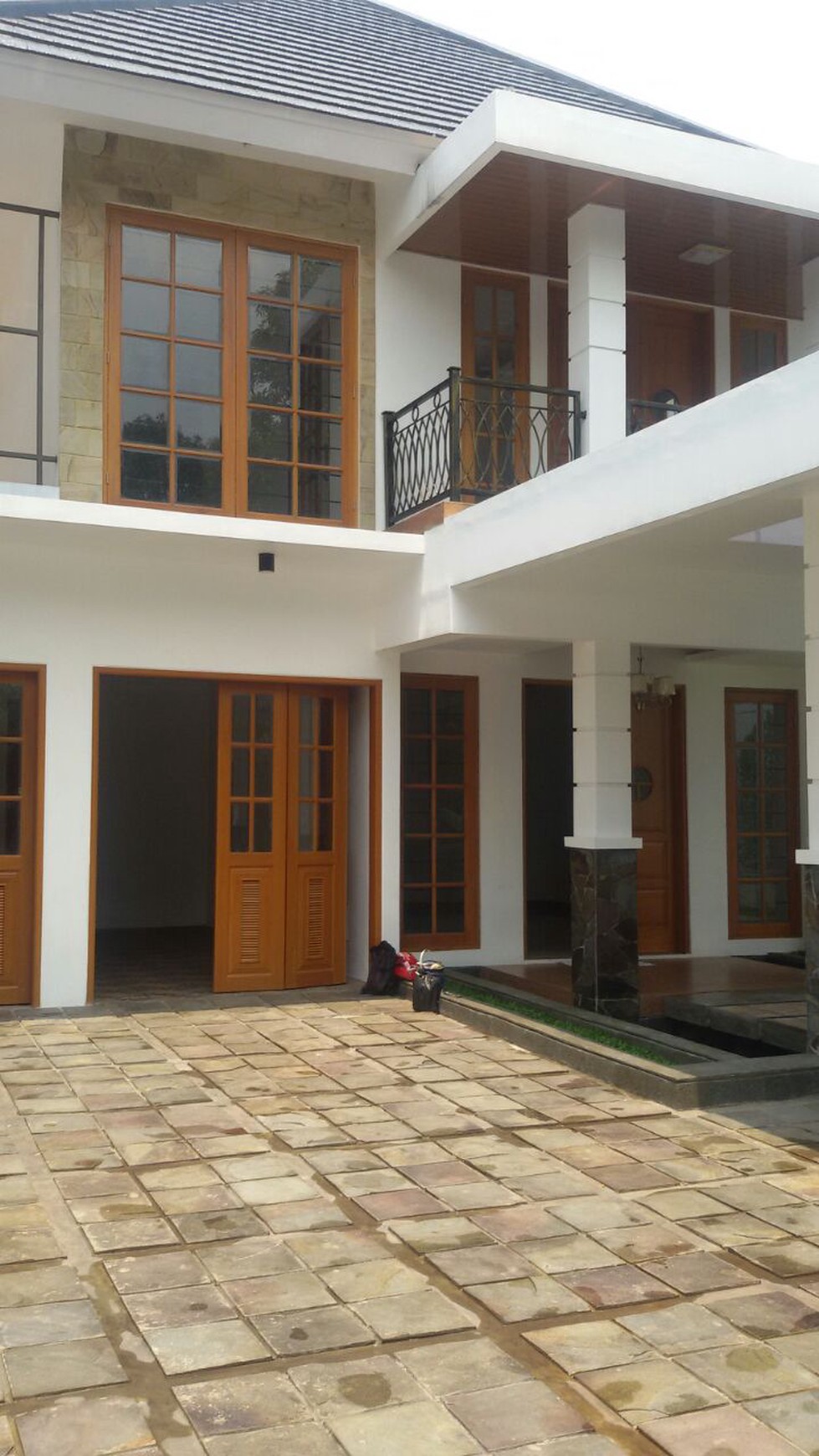 Rumah Jual Gedung Hijau Raya