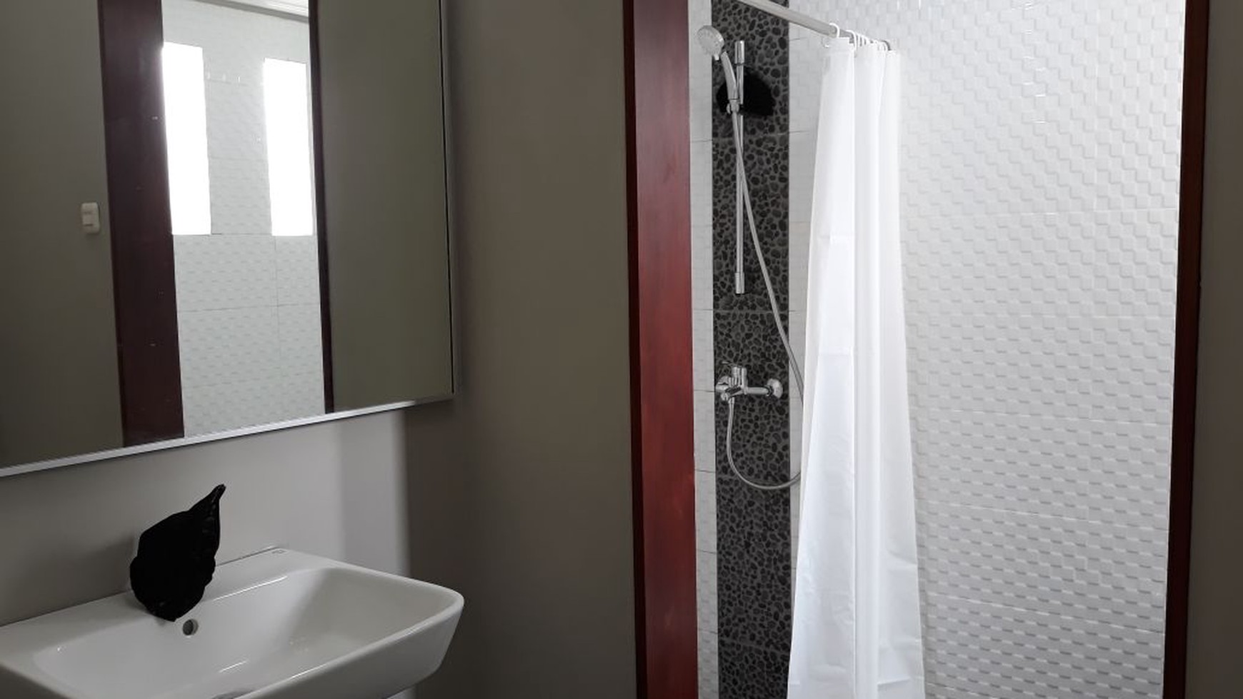 Rmh sdh renov di Camar sek 3 Bintaro