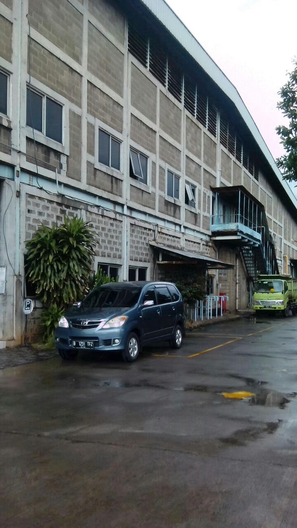 Gudang 1,5 lantai dalam kawasan Pulo gadung