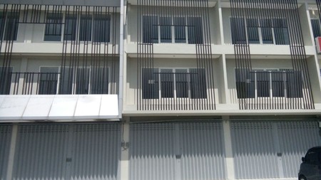 Ruko Baru 3 Lantai Area Driyorejo Bagus