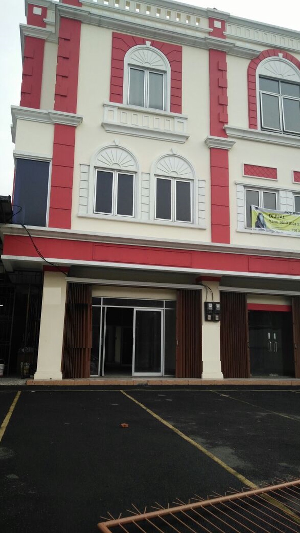 Ruko/Gedung Serbaguna di Pinggir Jalan Kesehatan Jakarta selatan
